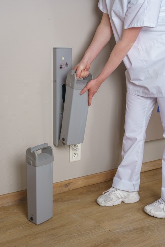 Batterijbox: opladen via wandlader of losse lader - Pionizator (model 2620) - brak lub bardzo mały nacisk pod pachami - Handi-Move Podnośnik pacjenta