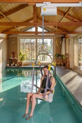 Podnośnik sufitowy jako podnośnik basenowy ; Krzesełko do podnośnika basenowego - Handi-Move Podnośnik pacjenta